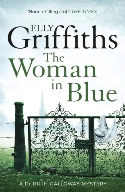 The Woman In Blue : The Dr Ruth Galloway Mysteries 8 1