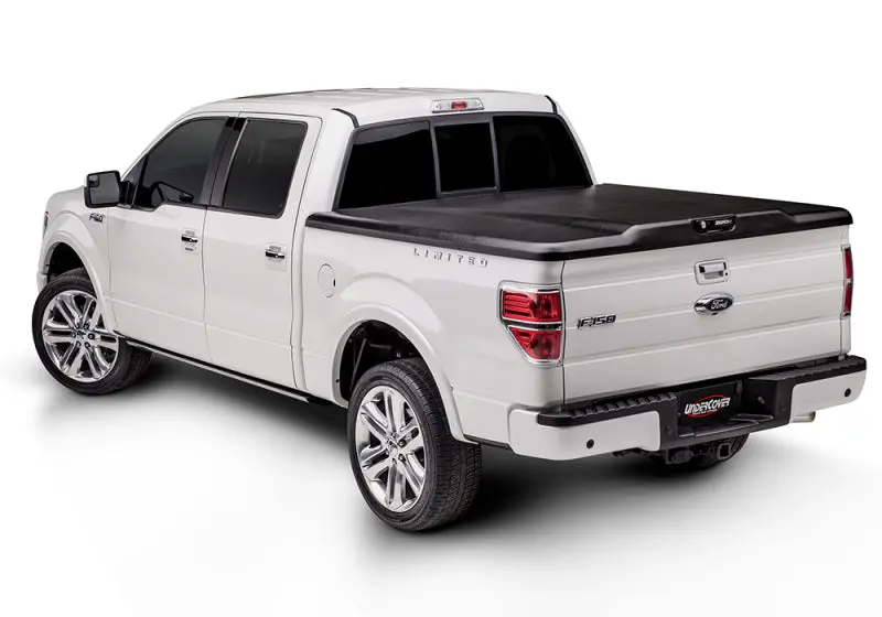 Undercover Elite Hard Tonneau Cover For 2019–2020 Chevy Silverado 1500 (5.8' Bed) – Textured Black 1