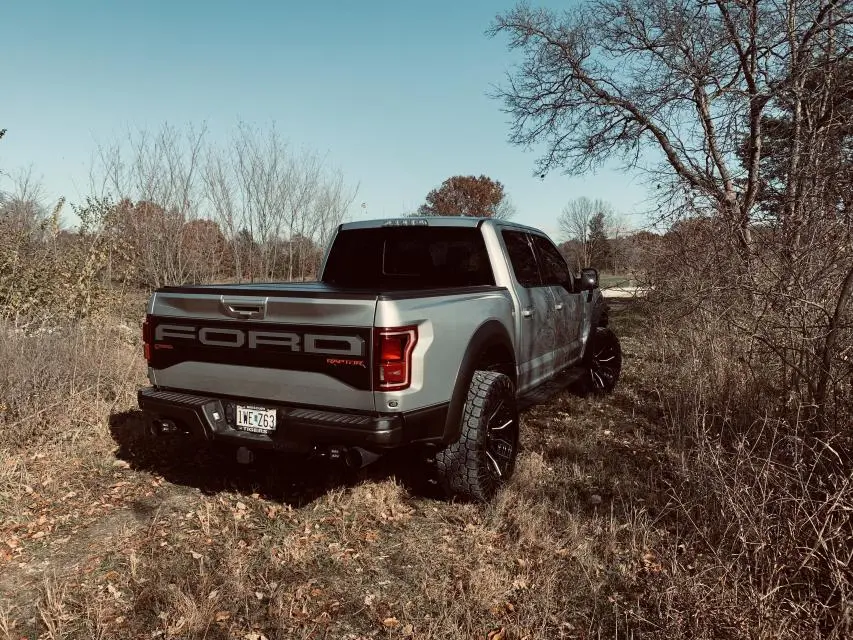 Rough Country Tri-Fold Aluminum Tonneau Cover — Low-Profile Fit For 2015–2020 Ford Raptor (5'7" Bed) 1